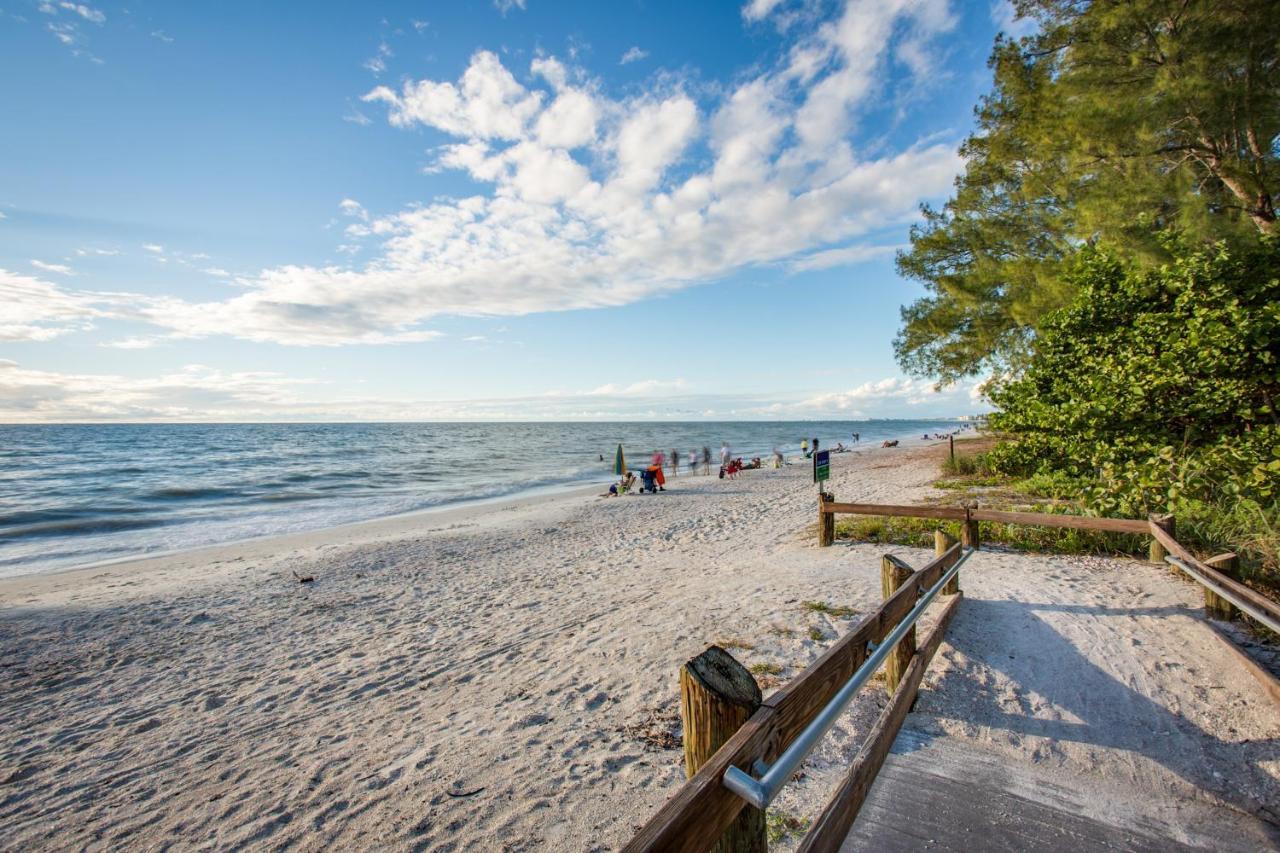 are dogs allowed on bonita bay beaches